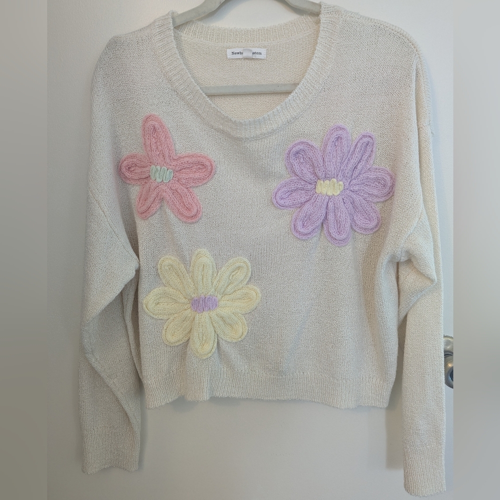 Newbury Kustom Cream Sweater with Pastel Floral Accents Cottagecore Size Small